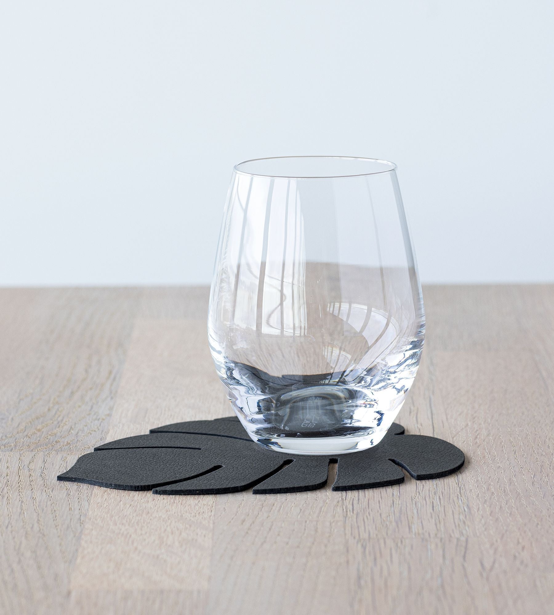 Lind Dna Glas Mat Monstera Leaf, Caviar