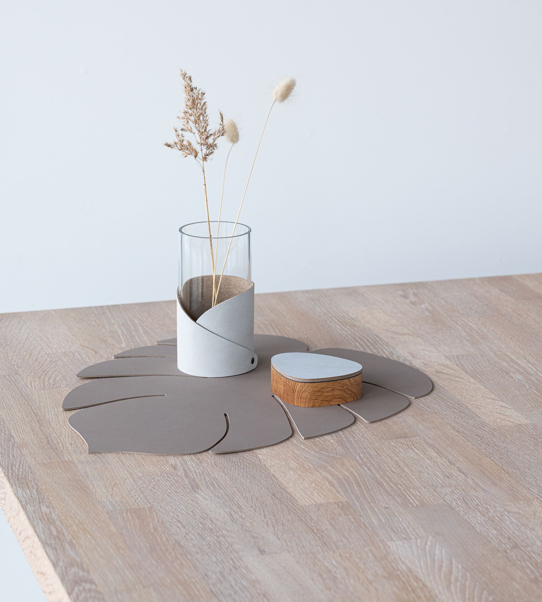 Lind Dna Table Mat Monstera Leaf L, Clay Brown