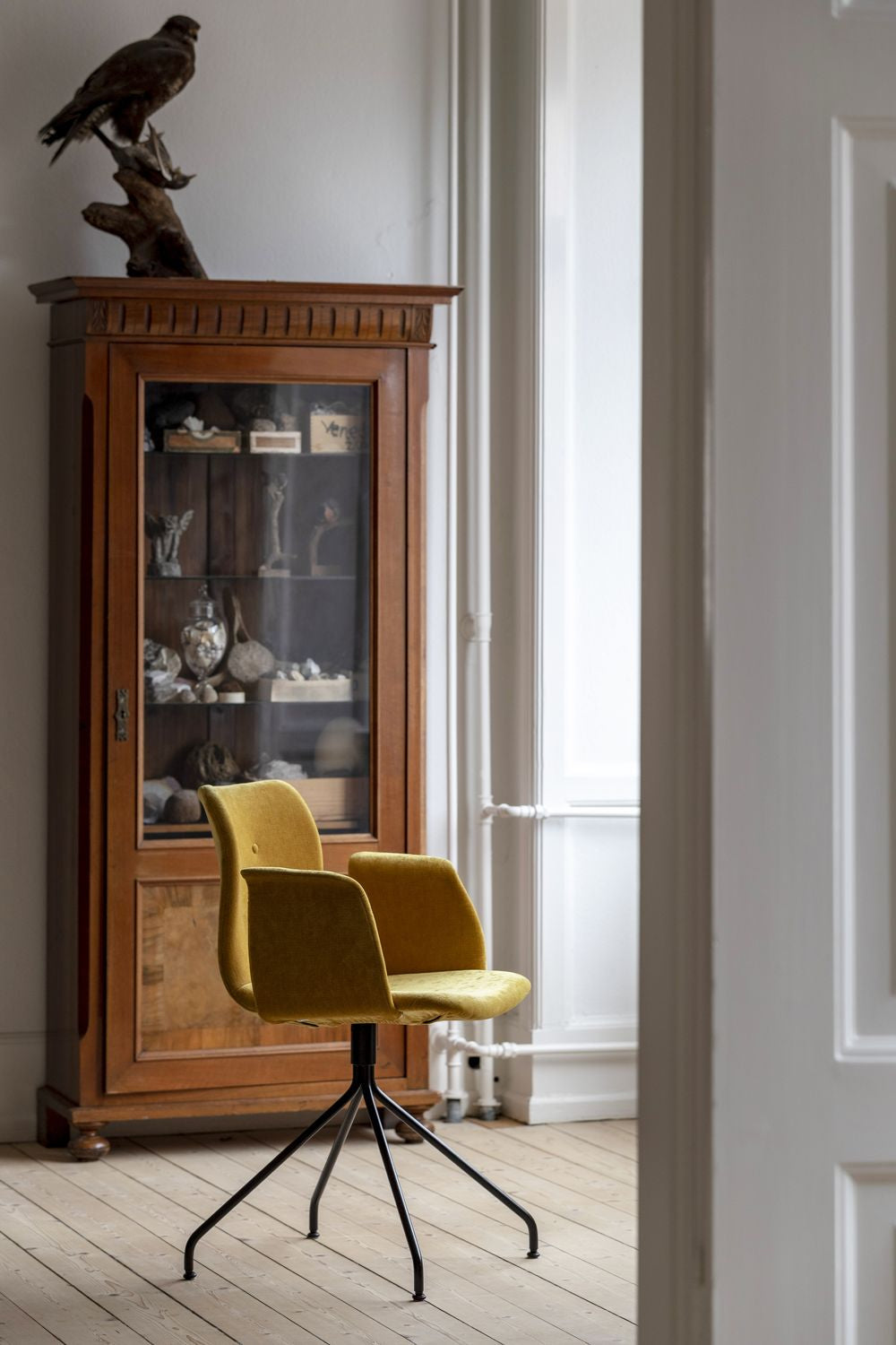 Bent Hansen Primum Chair With Armrests Black Swivel Frame, Brown Davos Leather