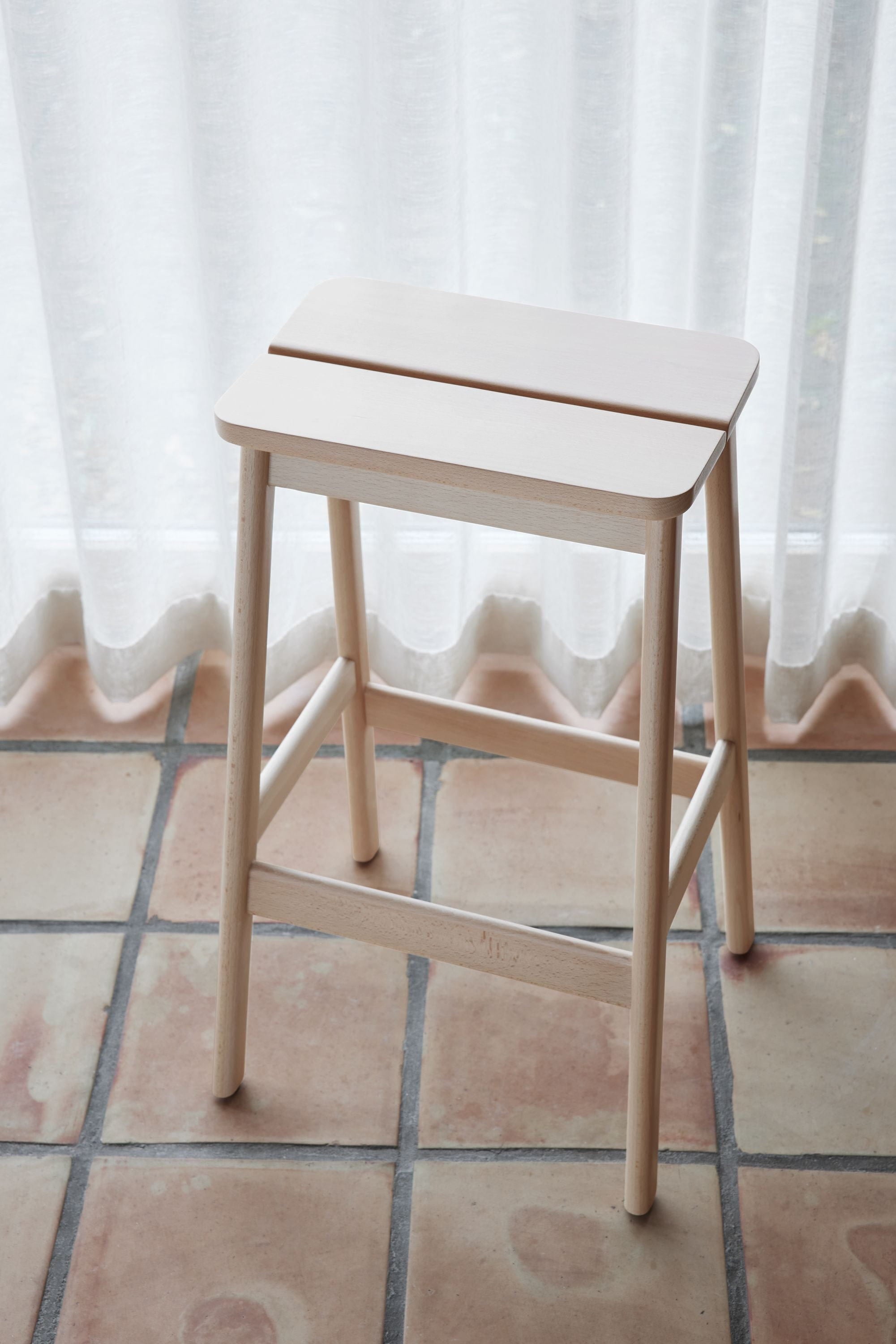 Form & Refine Angle Standard Bar Stool 65 Cm. Beech