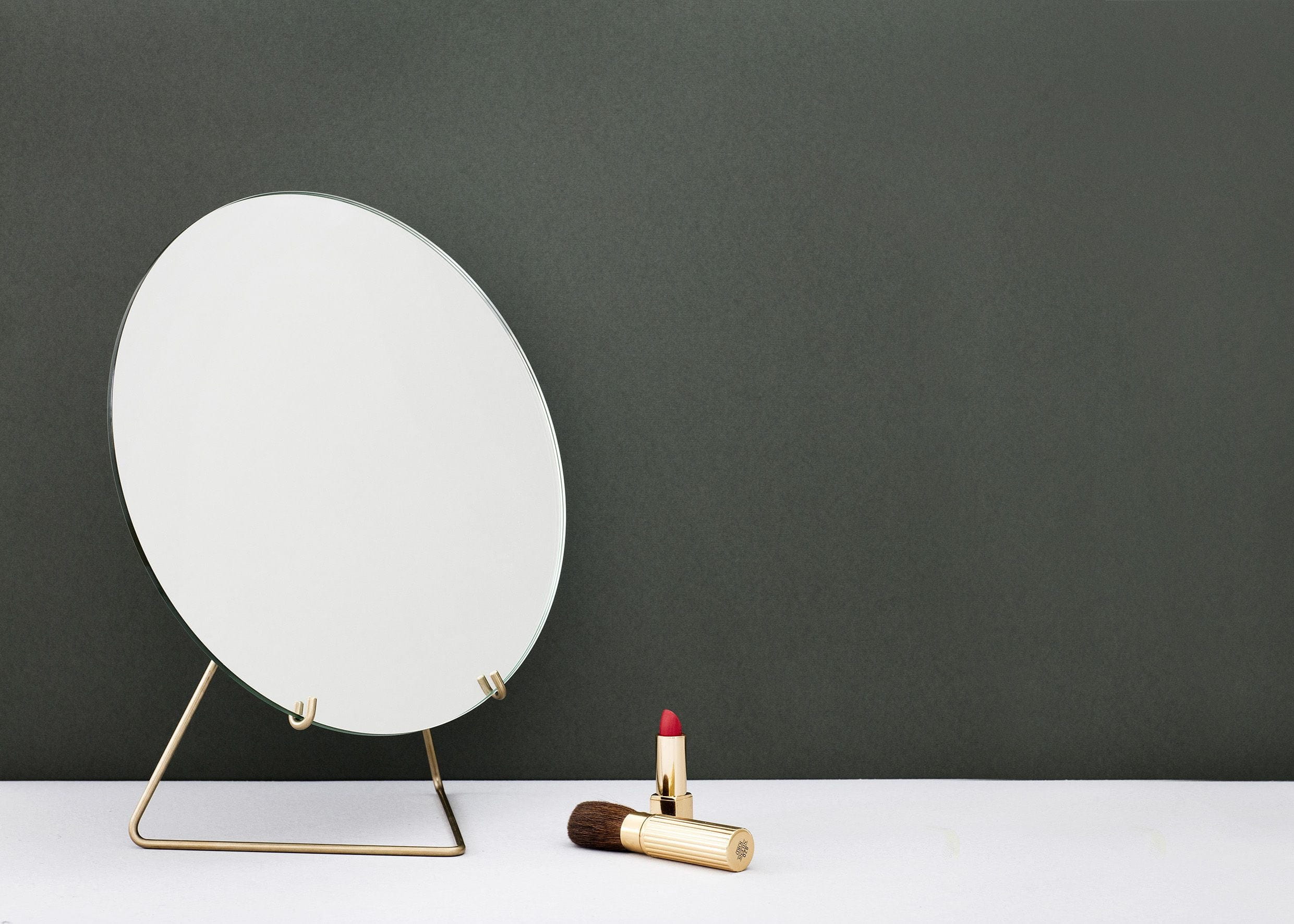 Moebe Standing Mirror ø30 Cm, Brass