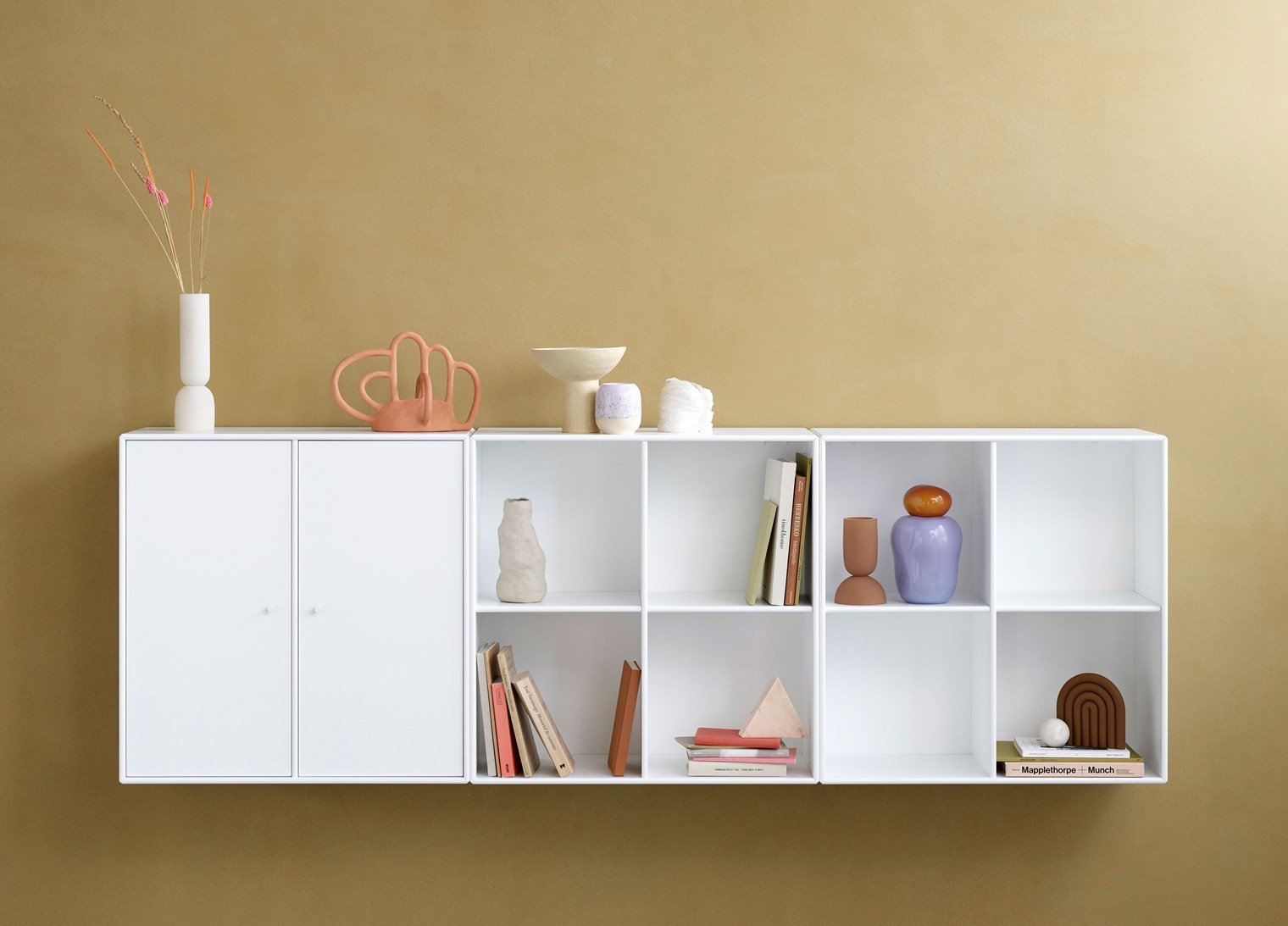 Montana Show Bookcase With Legs, Amber/Brass