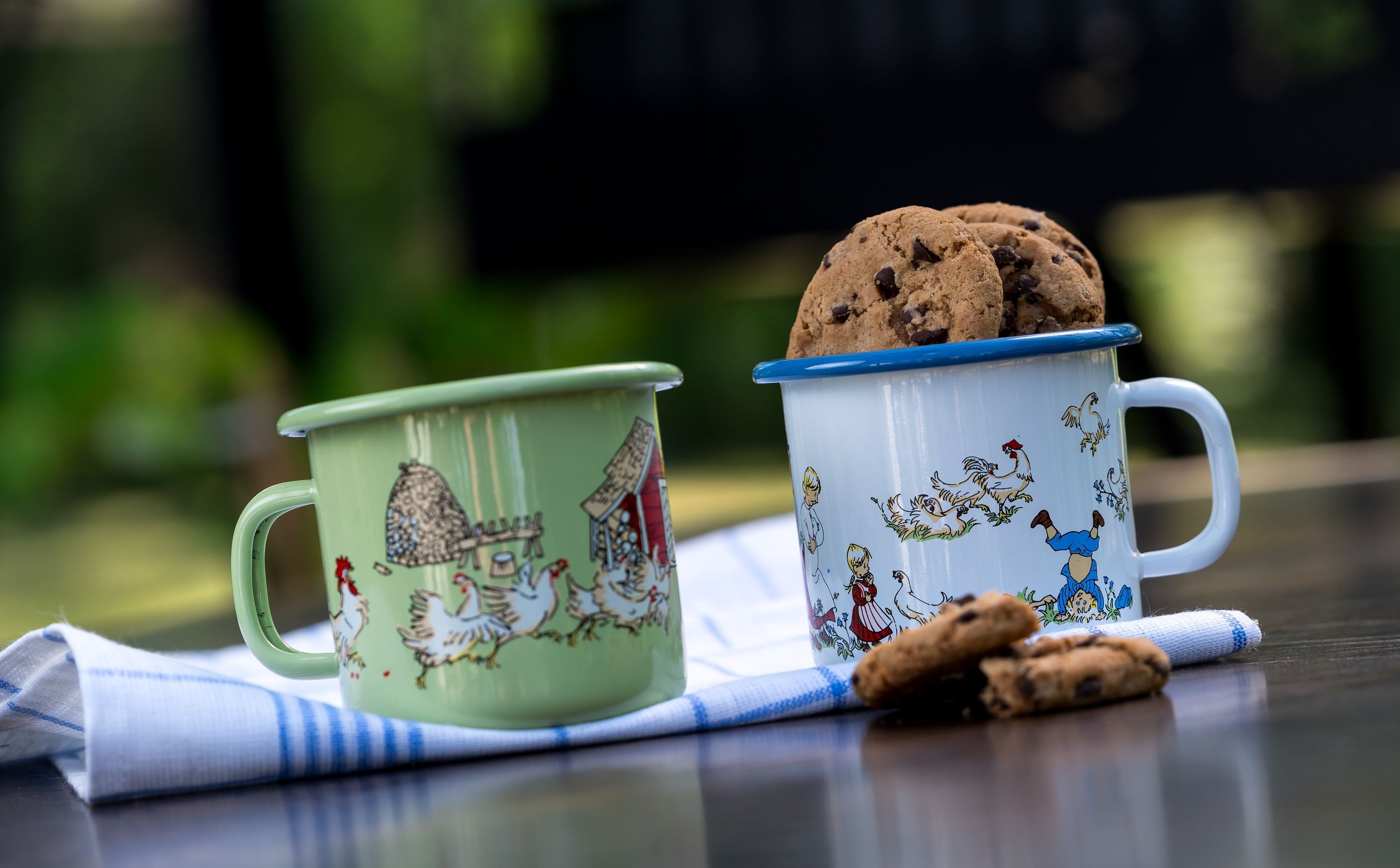 Muurla Emil Of Lönnerberga Enamel Mug, The Family