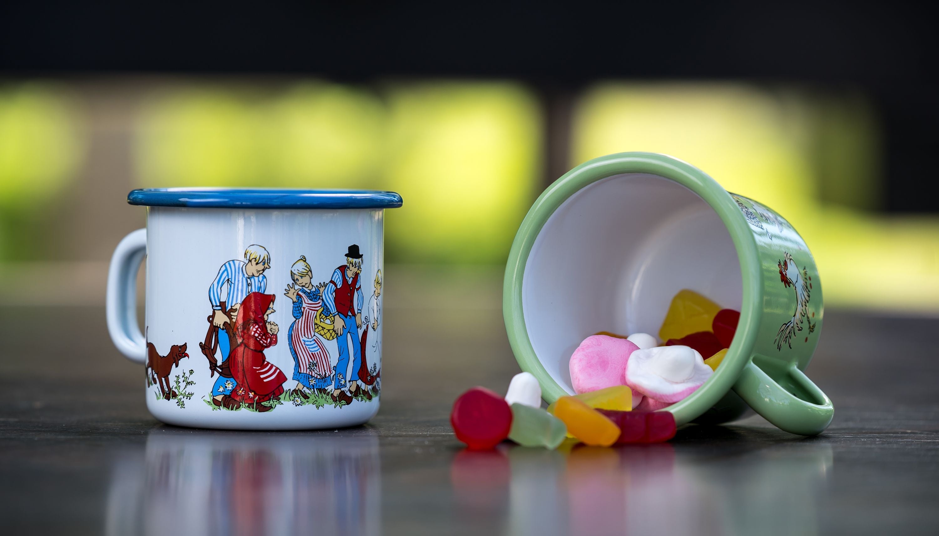 Muurla Emil Of Lönnerberga Enamel Mug, The Family