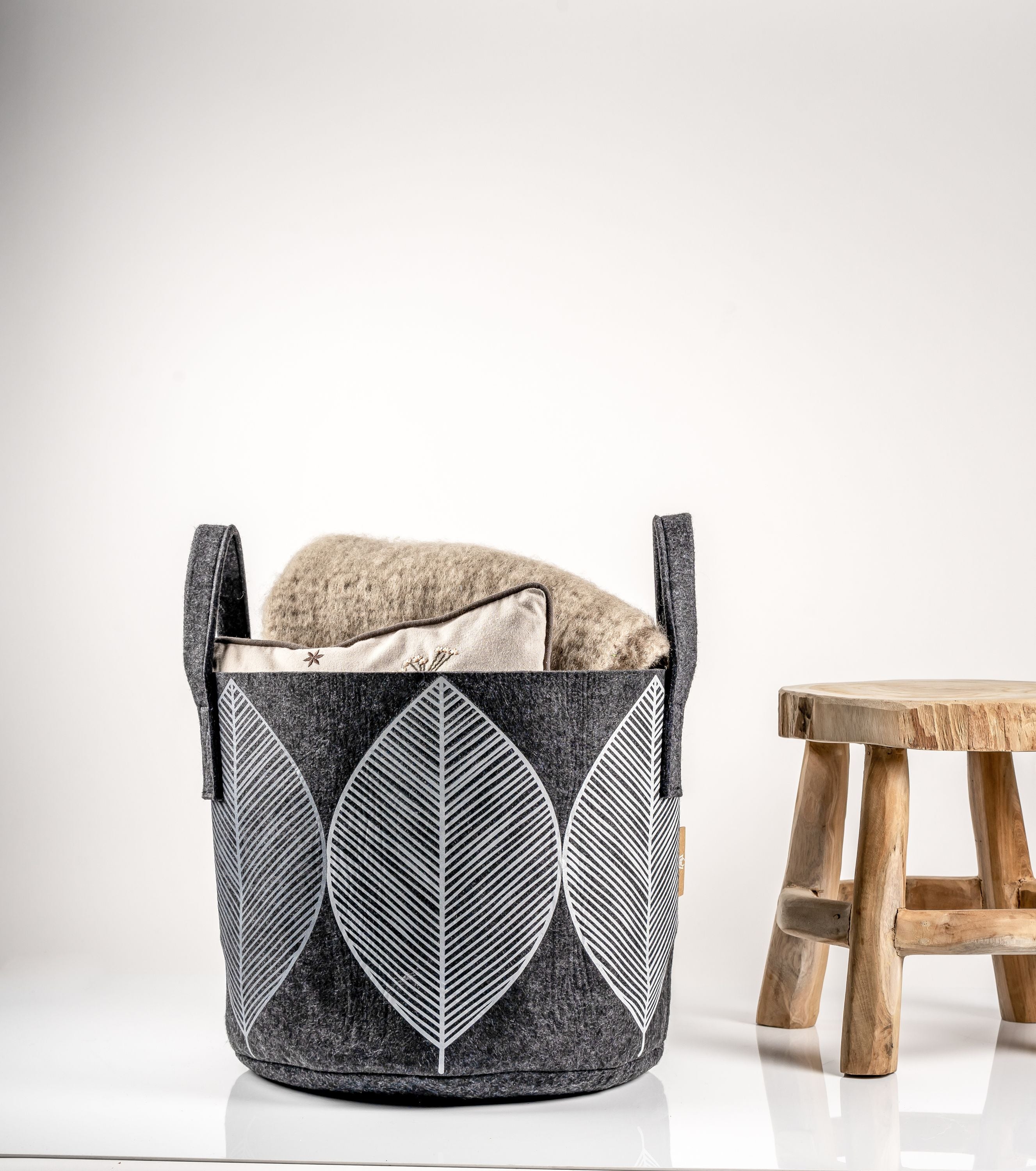 Muurla Storage Basket Leaf, Dark Grey