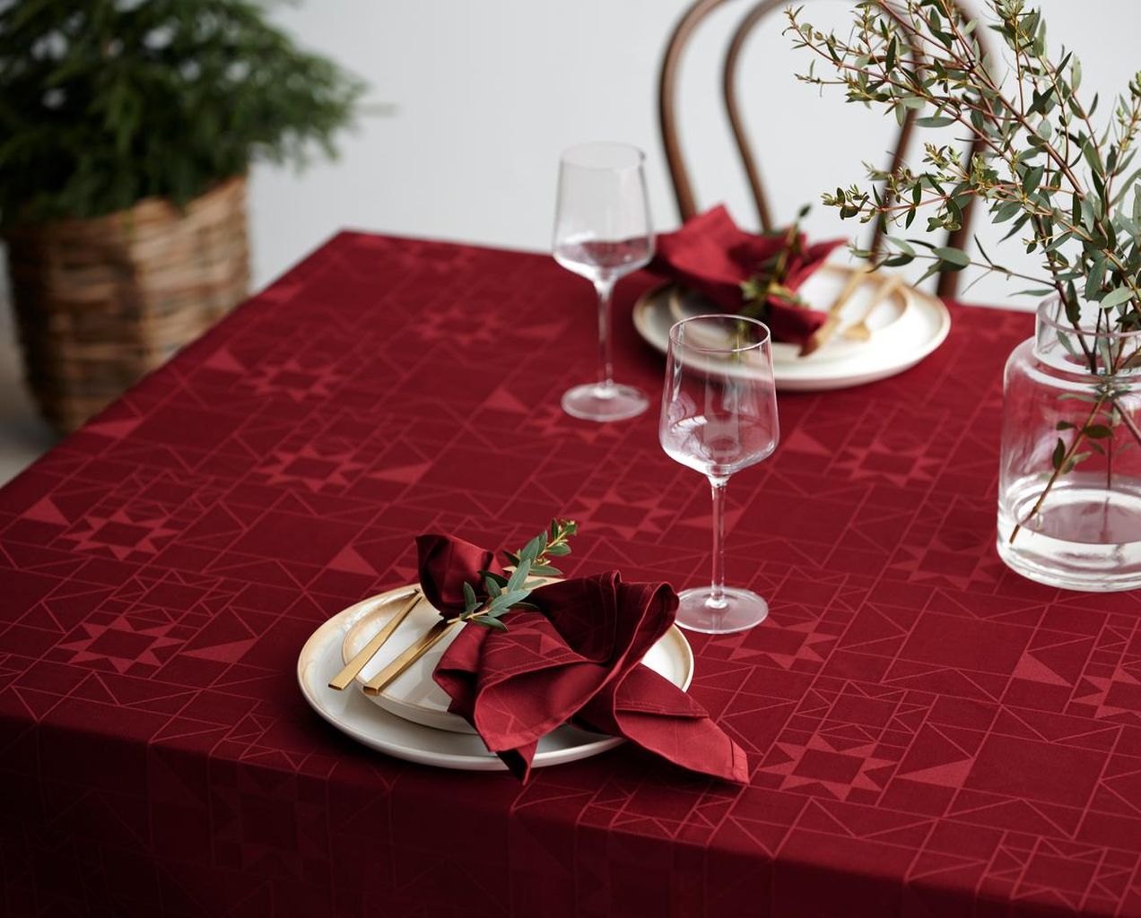 Södahl Star 140x220 Damask Tablecloth, Red