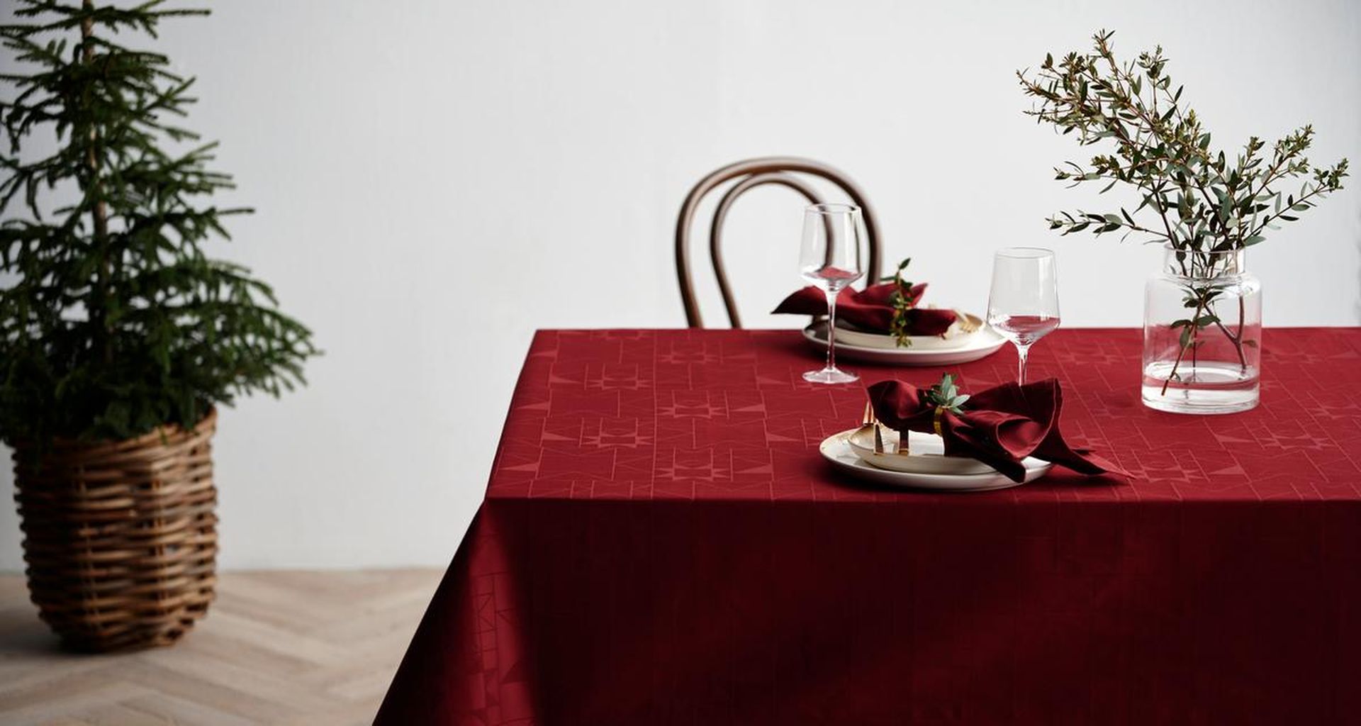 Södahl Star 140x220 Damask Tablecloth, Red