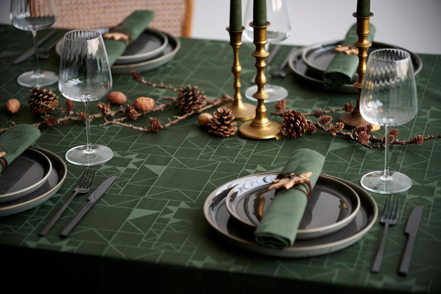 Södahl Star 140x320 Damask Tablecloth, Forest Green