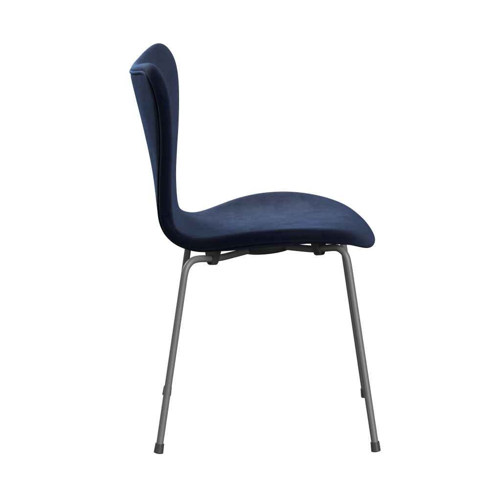 Fritz Hansen 3107 Chair Full Upholstery, Silver Grey/Belfast Velvet Midnight Blue