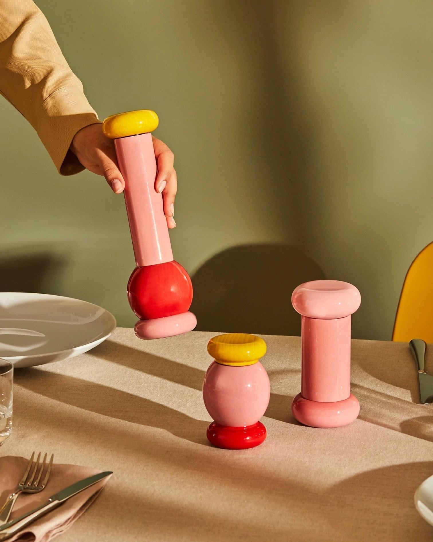 Alessi Mp0210 Pepper Mill In Beech Wood, Pink