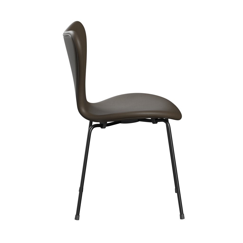 Fritz Hansen 3107 Chair Full Upholstery, Black/Essential Stone