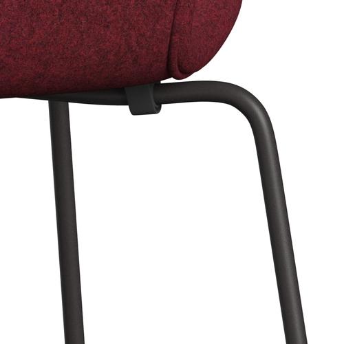 Fritz Hansen 3107 Chair Full Upholstery, Warm Graphite/Divina Md Raspberry