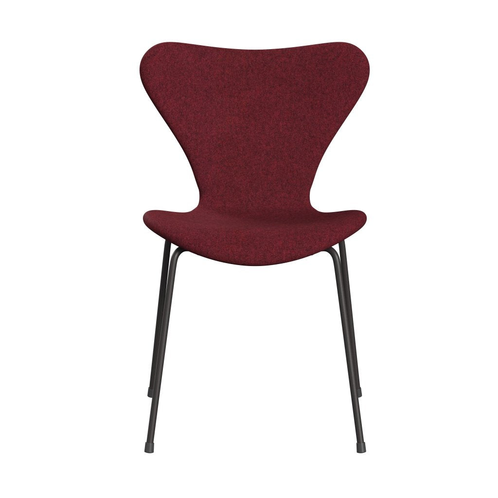 Fritz Hansen 3107 Chair Full Upholstery, Warm Graphite/Divina Md Raspberry