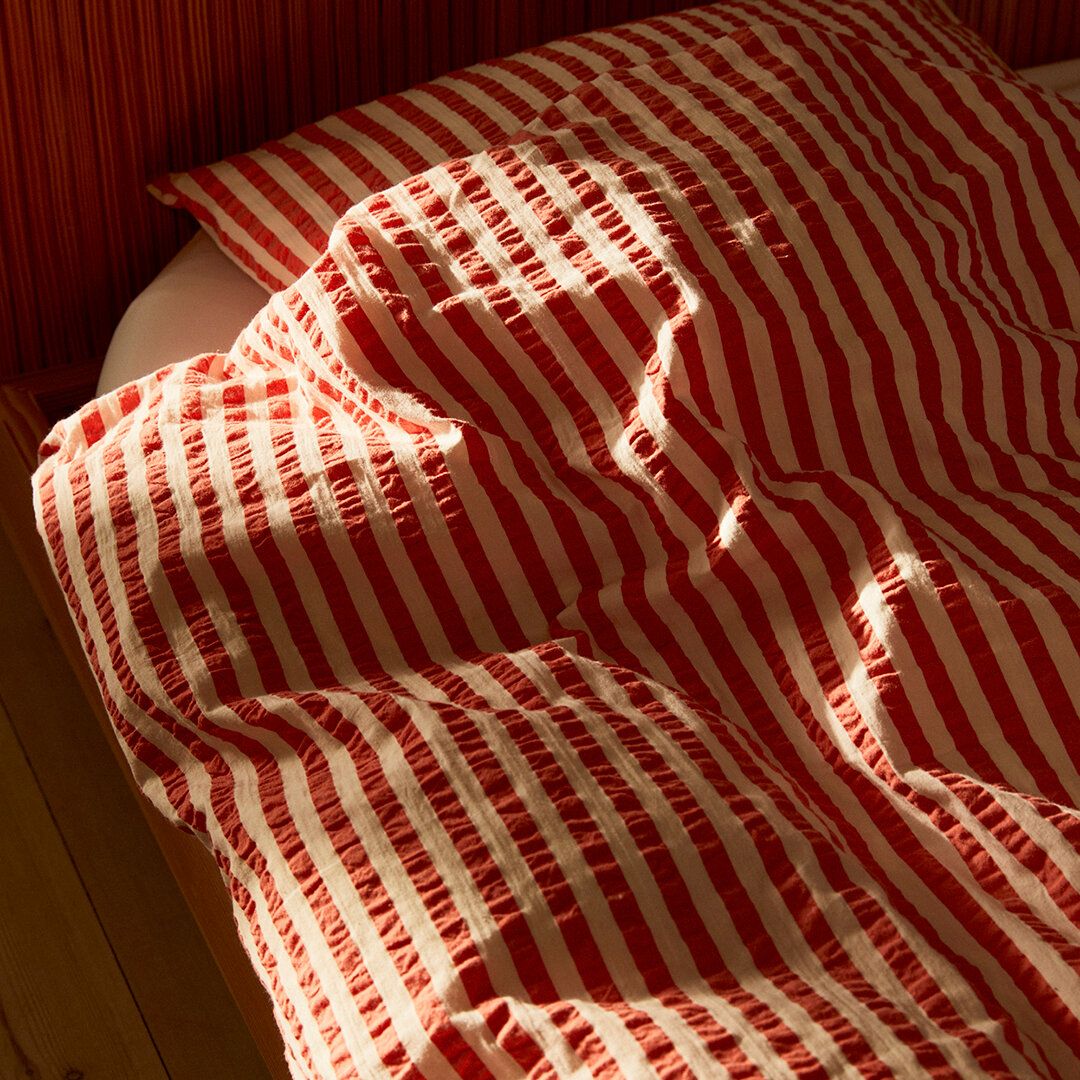 Juna Bæk & Bølge Lines Bed Linen 140x200 Cm, Chili/Birch