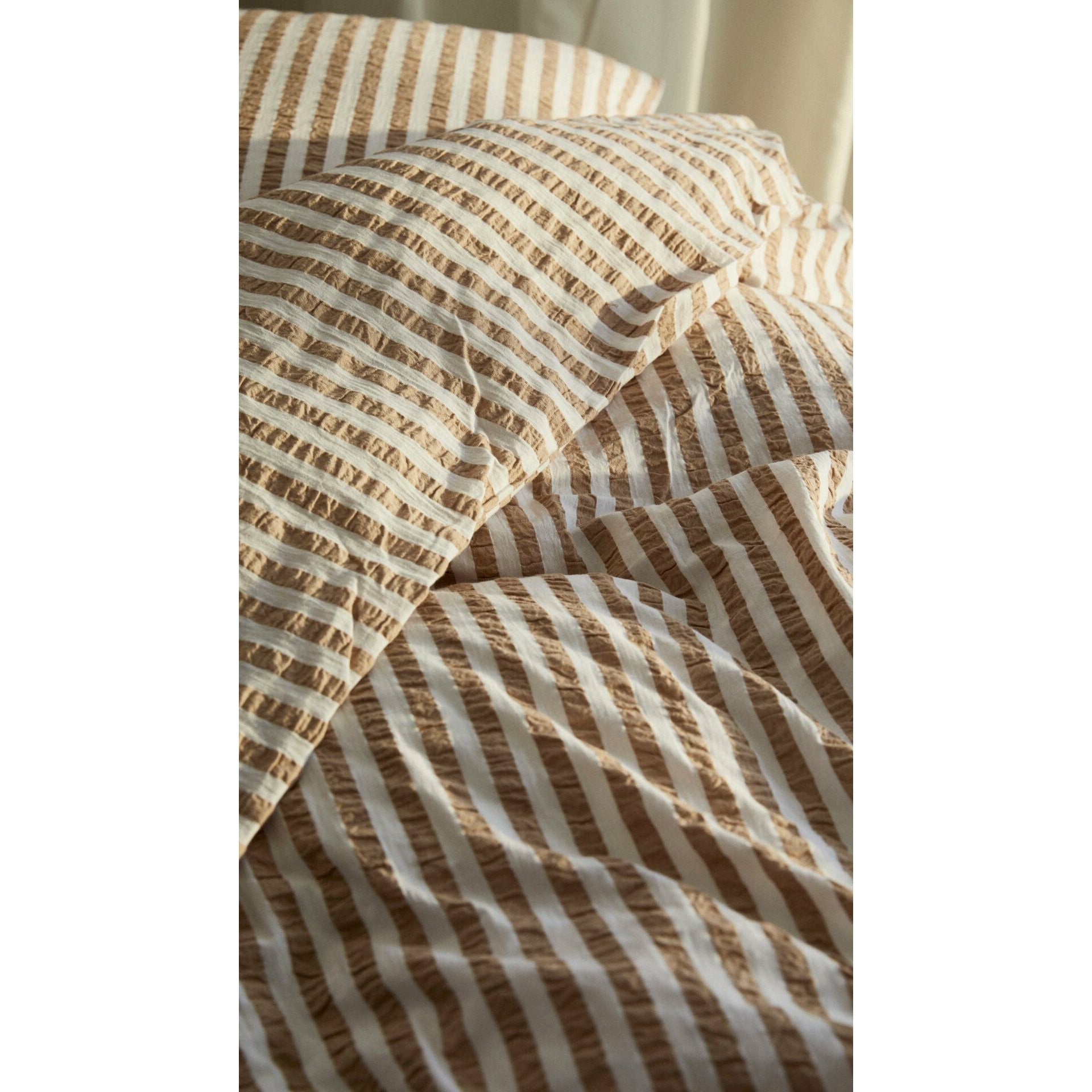 Juna Bæk & Bølge Lines Bed Linen 140x220 Cm, Sand/White