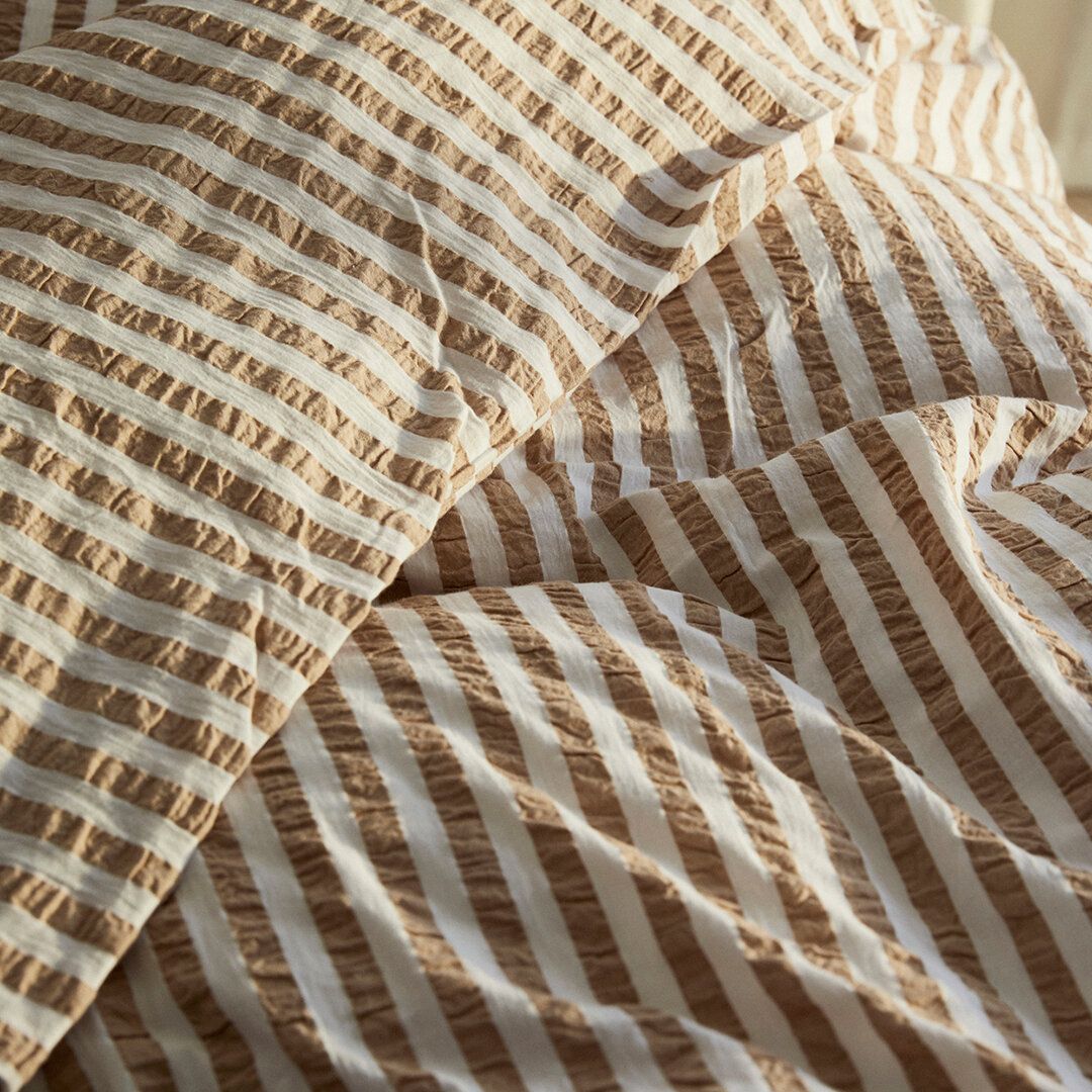 Juna Bæk & Bølge Lines Bed Linen 200x220 Cm, Sand/White