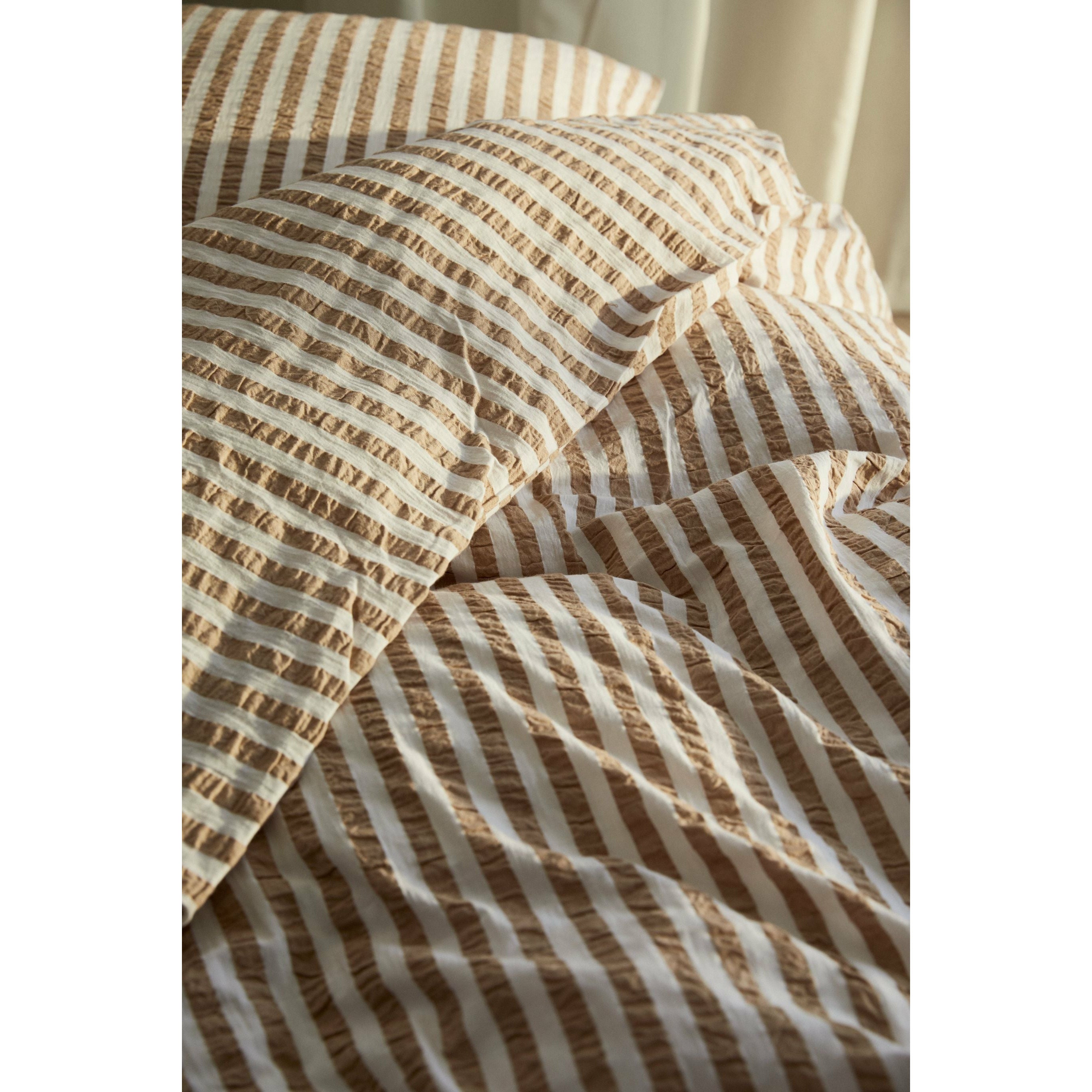 Juna Bæk & Bølge Lines Bed Linen 200x220 Cm, Sand/White