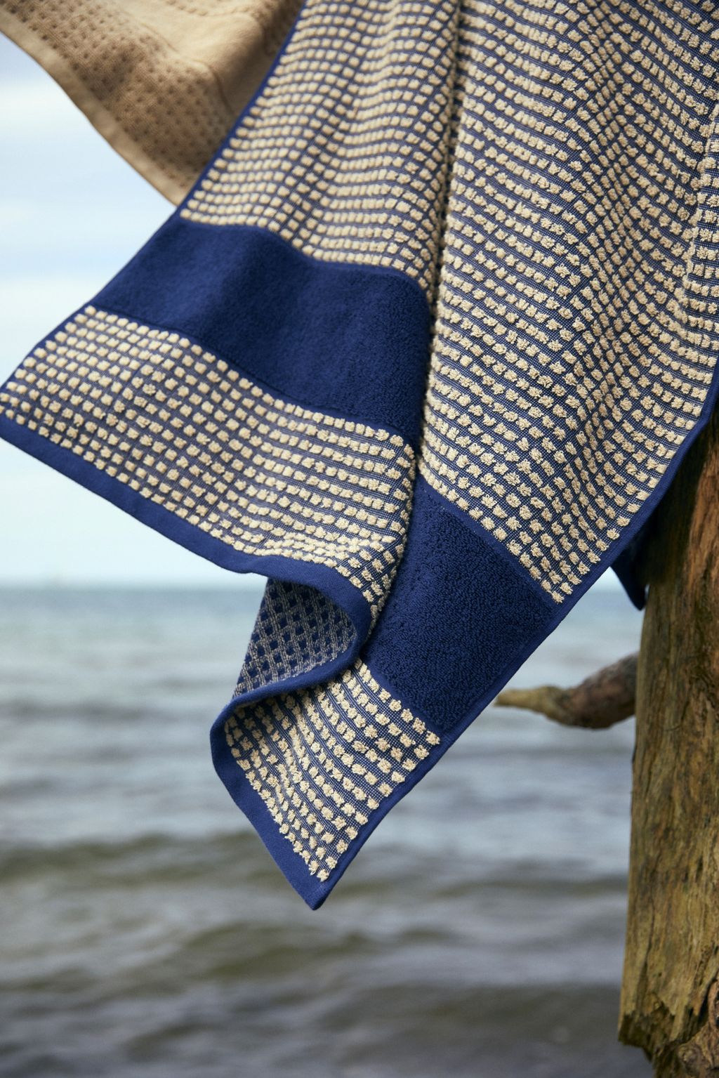 Juna Check Towel 70 X140 Cm, Dark Blue/Sand