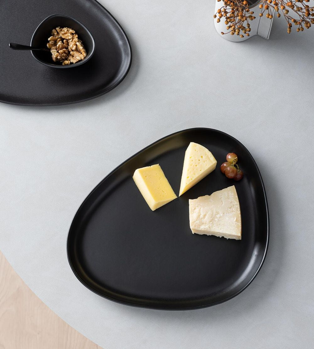 Lind Dna Curve Earthenware Serving Plate, Black