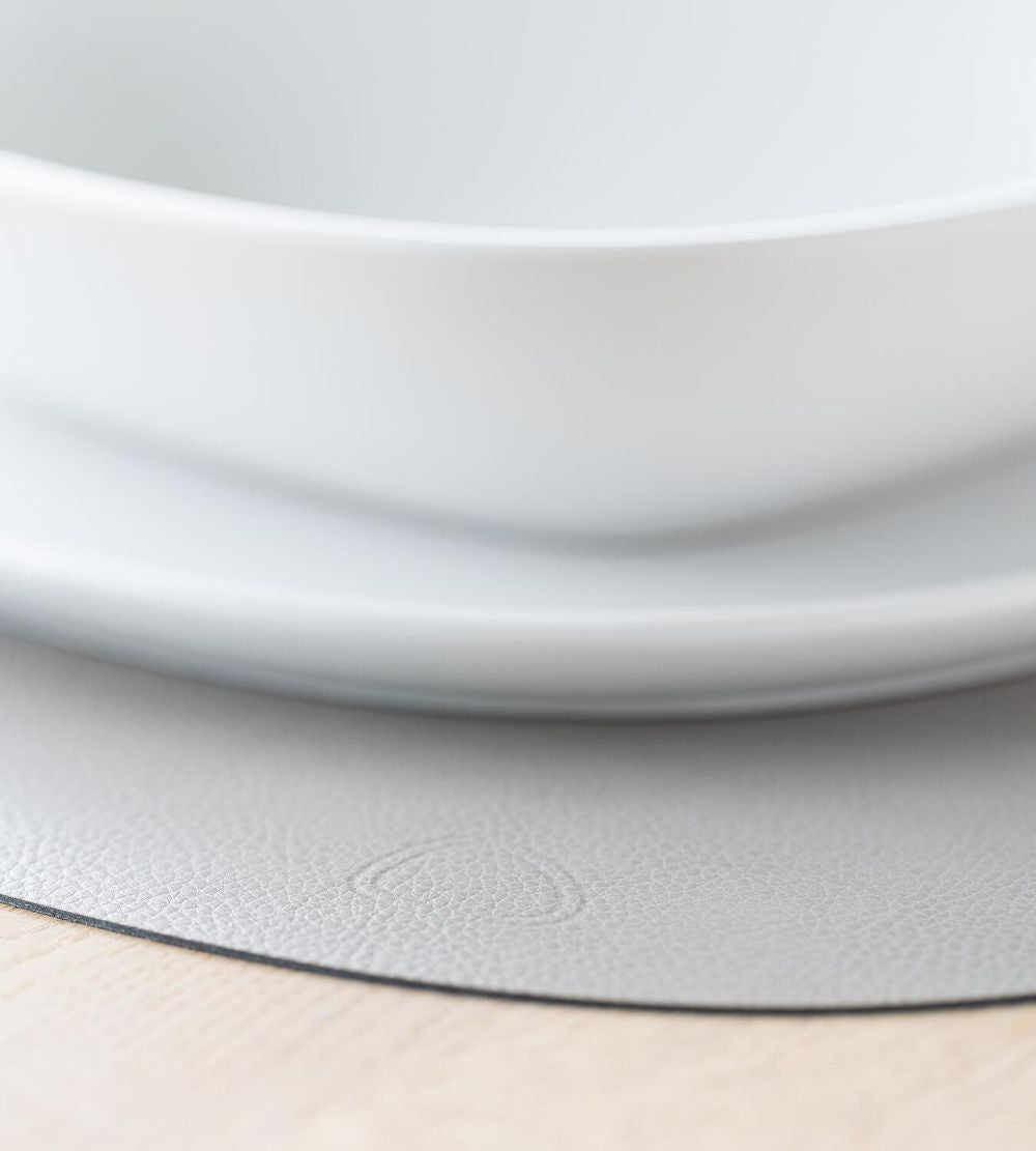 Lind Dna Curve Placemat Serene Leather L, Ash Grey