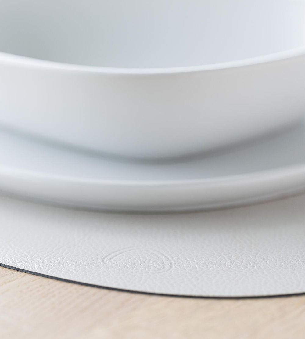 Lind Dna Curve Placemat Serene Leather L, Cream