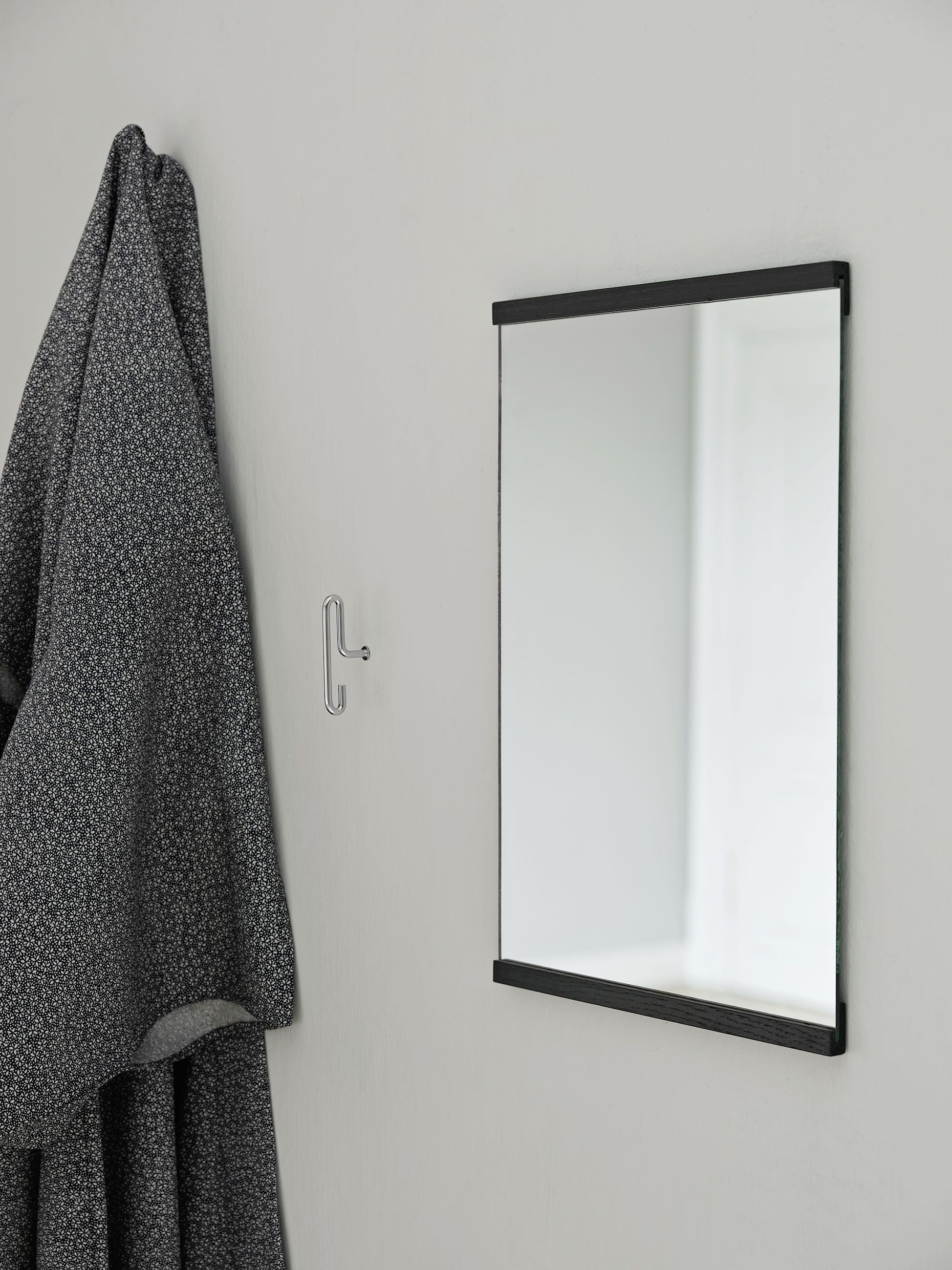 Moebe Rectangular Wall Mirror 101,8x70 Cm, Black