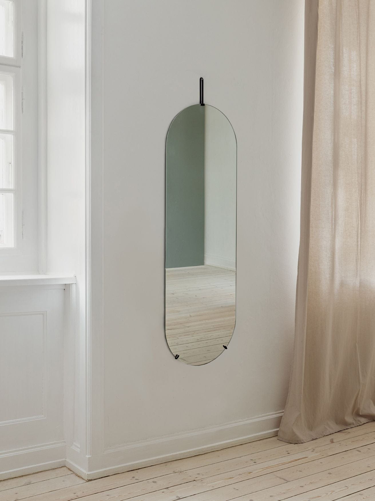 Moebe Wall Mirror 133 Cm, Black