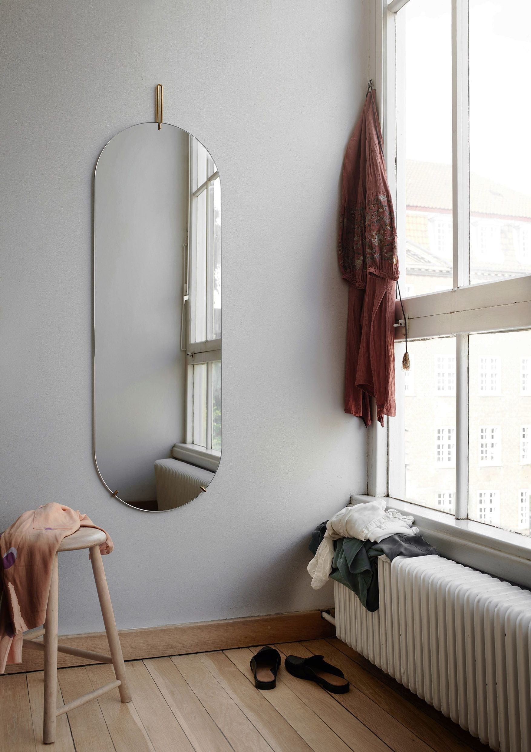 Moebe Wall Mirror ø30 Cm, Brass