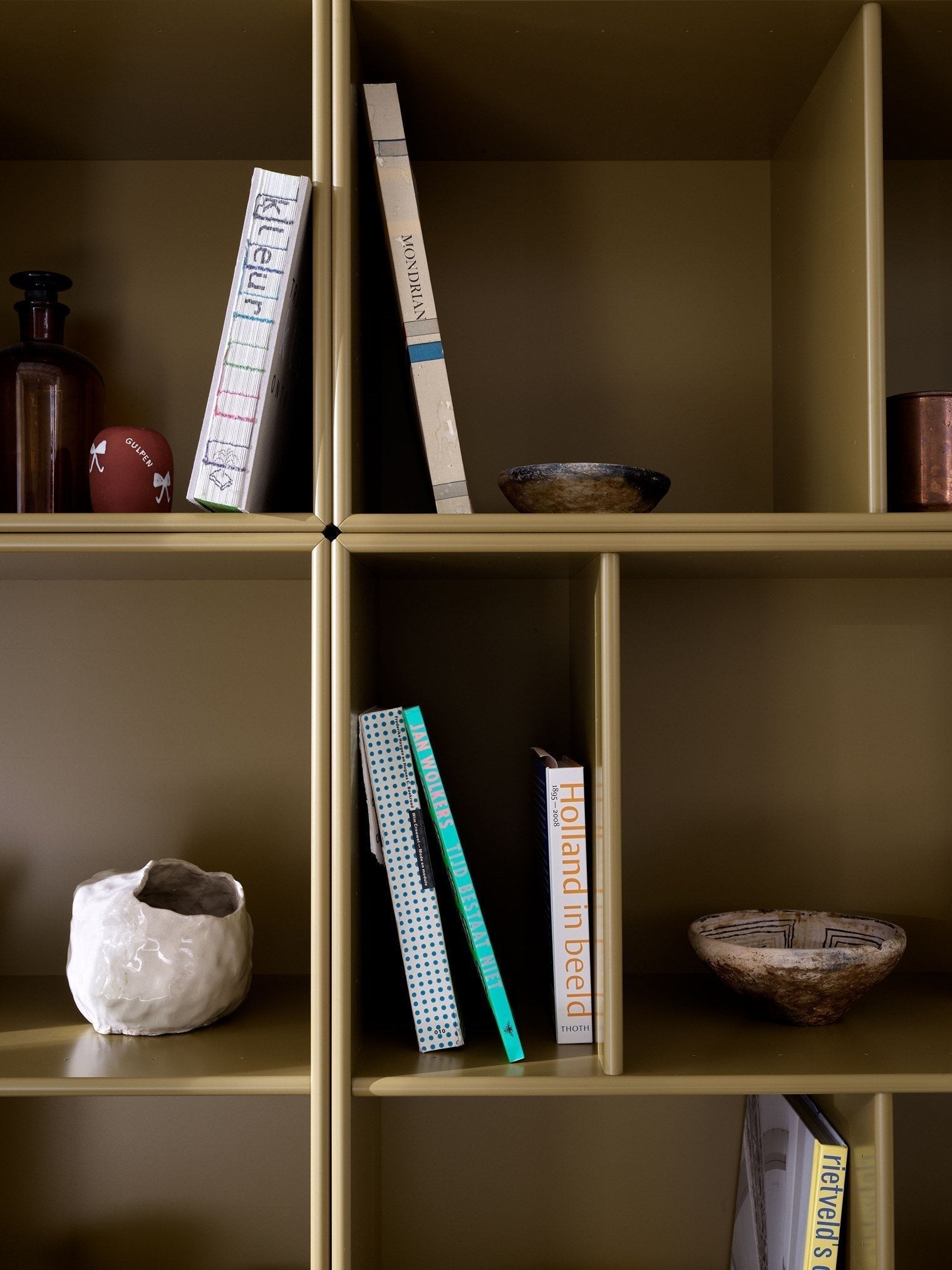 Montana Read Spacious Bookshelf With 3 Cm Plinth, Mist